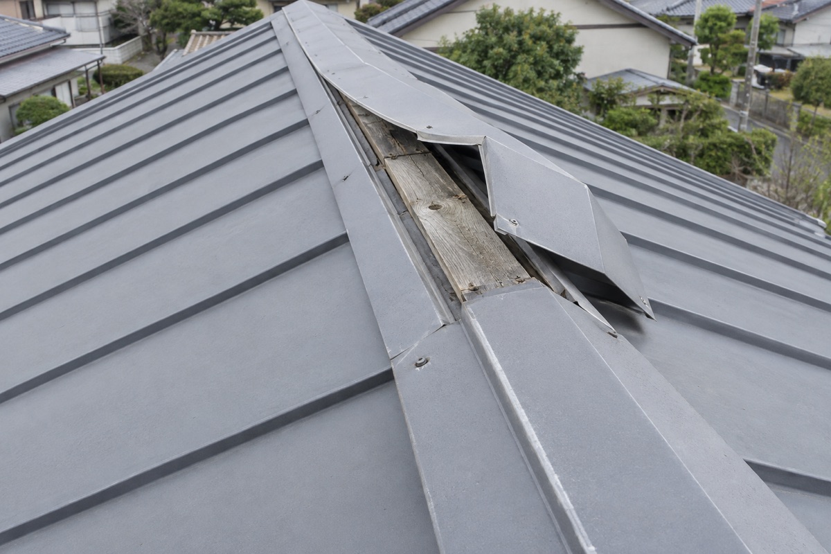 板金が外れ、飛散の危険もの説明用イメージ