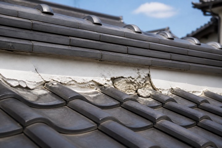瓦屋根の漆喰のはがれの説明用イメージ